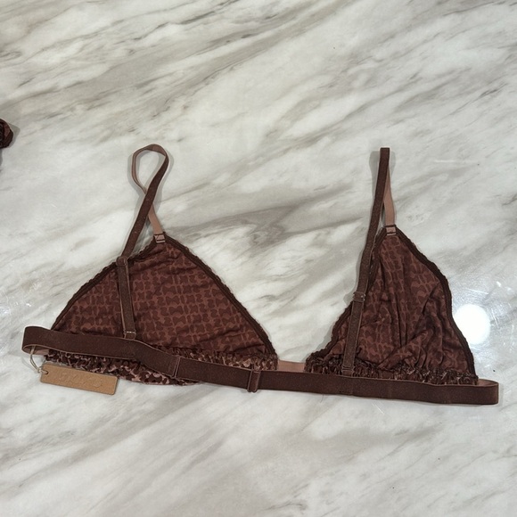 RARE!! SKIMS LOGO Bra NWT size 4X - Picture 3 of 5